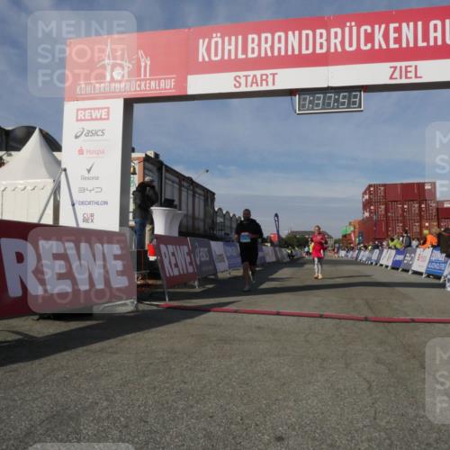 03.10.2025 - Köhlbrandbrückenlauf Matties Gatica Varas http://msf.ph/oto/9171596 03.10.2025 10:37:55 Ziel 1988, 2390, 2505 meine-sportfotos.de