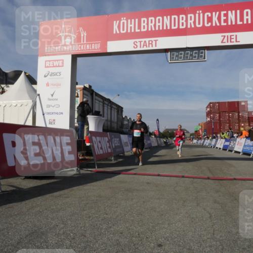 03.10.2025 - Köhlbrandbrückenlauf Matties Gatica Varas http://msf.ph/oto/9171598 03.10.2025 10:37:55 Ziel 1988, 2390, 2505 meine-sportfotos.de