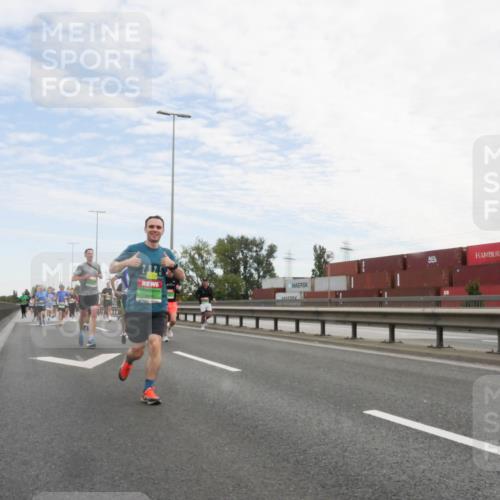 03.10.2025 - Köhlbrandbrückenlauf Matties Gatica Varas http://msf.ph/oto/9171599 03.10.2025 15:17:25 Position 3  meine-sportfotos.de