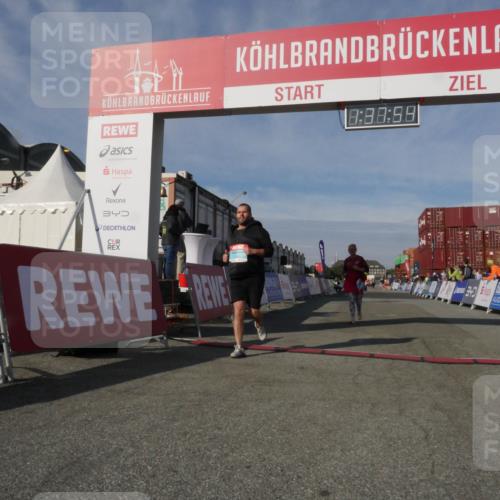 03.10.2025 - Köhlbrandbrückenlauf Matties Gatica Varas http://msf.ph/oto/9171602 03.10.2025 10:37:56 Ziel 1988, 2390, 2505 meine-sportfotos.de