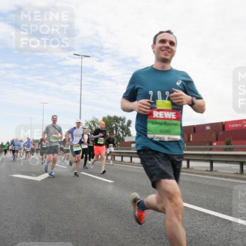 03.10.2025 - Köhlbrandbrückenlauf Matties Gatica Varas http://msf.ph/oto/9171603 03.10.2025 15:17:26 Position 3 202, 9090 meine-sportfotos.de