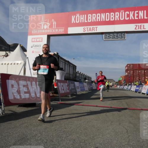 03.10.2025 - Köhlbrandbrückenlauf Matties Gatica Varas http://msf.ph/oto/9171606 03.10.2025 10:37:57 Ziel 1988, 2505 meine-sportfotos.de