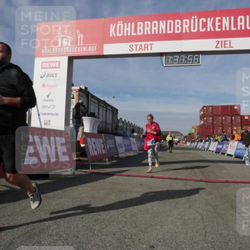 03.10.2025 - Köhlbrandbrückenlauf Matties Gatica Varas http://msf.ph/oto/9171608 03.10.2025 10:37:58 Ziel 1988, 2505 meine-sportfotos.de