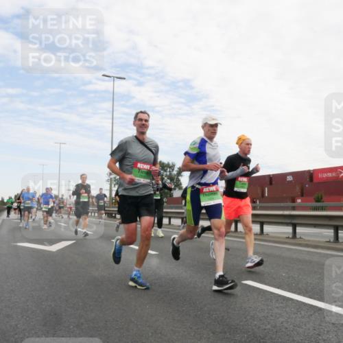 03.10.2025 - Köhlbrandbrückenlauf Matties Gatica Varas http://msf.ph/oto/9171610 03.10.2025 15:17:27 Position 3 7409 meine-sportfotos.de