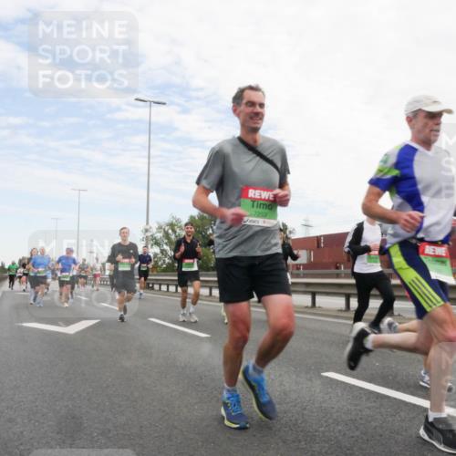 03.10.2025 - Köhlbrandbrückenlauf Matties Gatica Varas http://msf.ph/oto/9171612 03.10.2025 15:17:28 Position 3 7253 meine-sportfotos.de