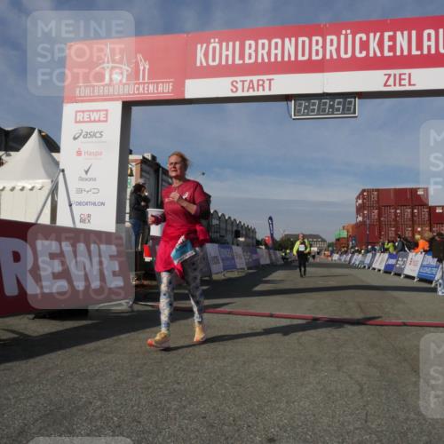 03.10.2025 - Köhlbrandbrückenlauf Matties Gatica Varas http://msf.ph/oto/9171613 03.10.2025 10:37:59 Ziel 2505 meine-sportfotos.de