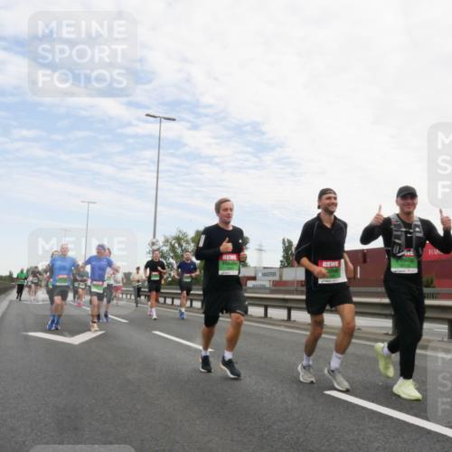 03.10.2025 - Köhlbrandbrückenlauf Matties Gatica Varas http://msf.ph/oto/9171618 03.10.2025 15:17:29 Position 3 5 meine-sportfotos.de