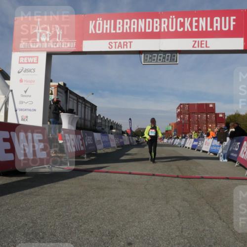 03.10.2025 - Köhlbrandbrückenlauf Matties Gatica Varas http://msf.ph/oto/9171620 03.10.2025 10:38:03 Ziel 2505, 2688 meine-sportfotos.de