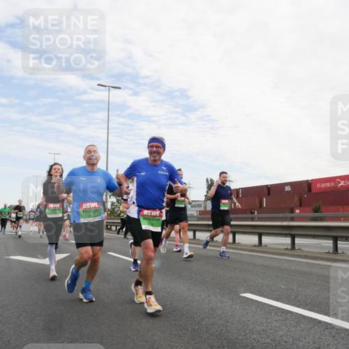 03.10.2025 - Köhlbrandbrückenlauf Matties Gatica Varas http://msf.ph/oto/9171625 03.10.2025 15:17:31 Position 3 96 meine-sportfotos.de