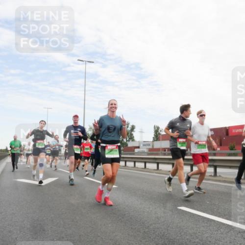 03.10.2025 - Köhlbrandbrückenlauf Matties Gatica Varas http://msf.ph/oto/9171634 03.10.2025 15:17:35 Position 3  meine-sportfotos.de