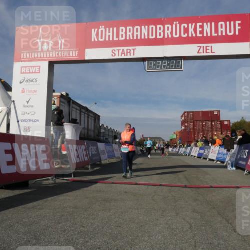 03.10.2025 - Köhlbrandbrückenlauf Matties Gatica Varas http://msf.ph/oto/9171637 03.10.2025 10:38:12 Ziel 1136, 1254, 2597, 2659, 2688 meine-sportfotos.de