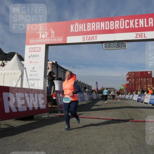 03.10.2025 - Köhlbrandbrückenlauf Matties Gatica Varas http://msf.ph/oto/9171642 03.10.2025 10:38:14 Ziel 1136, 1254, 2597, 2602, 2659 meine-sportfotos.de