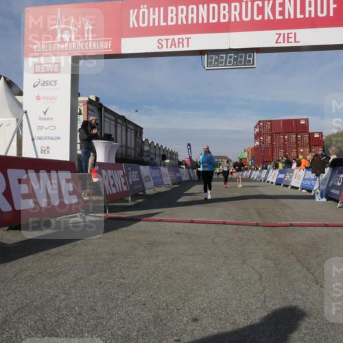 03.10.2025 - Köhlbrandbrückenlauf Matties Gatica Varas http://msf.ph/oto/9171646 03.10.2025 10:38:16 Ziel 1136, 1254, 2597, 2602, 2659 meine-sportfotos.de