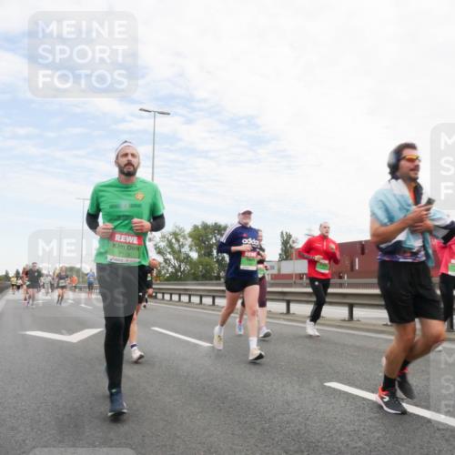 03.10.2025 - Köhlbrandbrückenlauf Matties Gatica Varas http://msf.ph/oto/9171651 03.10.2025 15:17:39 Position 3 2000, 2025, 7159 meine-sportfotos.de