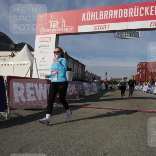 03.10.2025 - Köhlbrandbrückenlauf Matties Gatica Varas http://msf.ph/oto/9171658 03.10.2025 10:38:19 Ziel 1136, 1254, 2453, 2602, 2659, 3097 meine-sportfotos.de