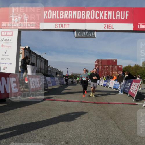 03.10.2025 - Köhlbrandbrückenlauf Matties Gatica Varas http://msf.ph/oto/9171665 03.10.2025 10:38:20 Ziel 1136, 1254, 2453, 2602, 2659, 3097 meine-sportfotos.de