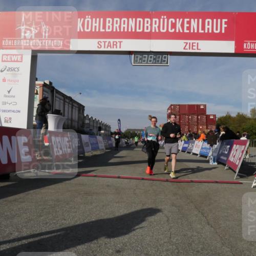 03.10.2025 - Köhlbrandbrückenlauf Matties Gatica Varas http://msf.ph/oto/9171667 03.10.2025 10:38:20 Ziel 1136, 1254, 2453, 2602, 2659, 3097 meine-sportfotos.de