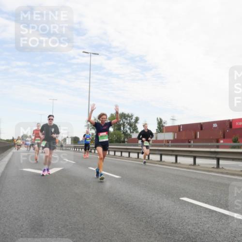 03.10.2025 - Köhlbrandbrückenlauf Matties Gatica Varas http://msf.ph/oto/9171668 03.10.2025 15:17:43 Position 3  meine-sportfotos.de