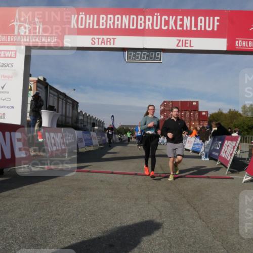 03.10.2025 - Köhlbrandbrückenlauf Matties Gatica Varas http://msf.ph/oto/9171669 03.10.2025 10:38:21 Ziel 1136, 2453, 2602, 2659, 3097 meine-sportfotos.de