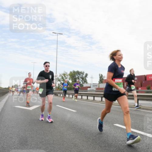 03.10.2025 - Köhlbrandbrückenlauf Matties Gatica Varas http://msf.ph/oto/9171672 03.10.2025 15:17:44 Position 3  meine-sportfotos.de