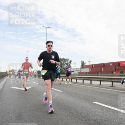 03.10.2025 - Köhlbrandbrückenlauf Matties Gatica Varas http://msf.ph/oto/9171675 03.10.2025 15:17:45 Position 3  meine-sportfotos.de