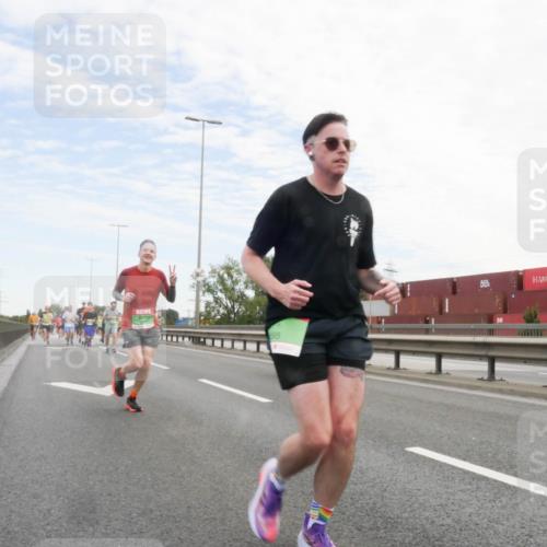 03.10.2025 - Köhlbrandbrückenlauf Matties Gatica Varas http://msf.ph/oto/9171676 03.10.2025 15:17:45 Position 3 185 meine-sportfotos.de