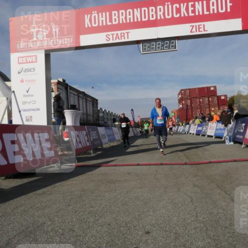 03.10.2025 - Köhlbrandbrückenlauf Matties Gatica Varas http://msf.ph/oto/9171677 03.10.2025 10:38:24 Ziel 2453, 2602, 2659, 3097 meine-sportfotos.de