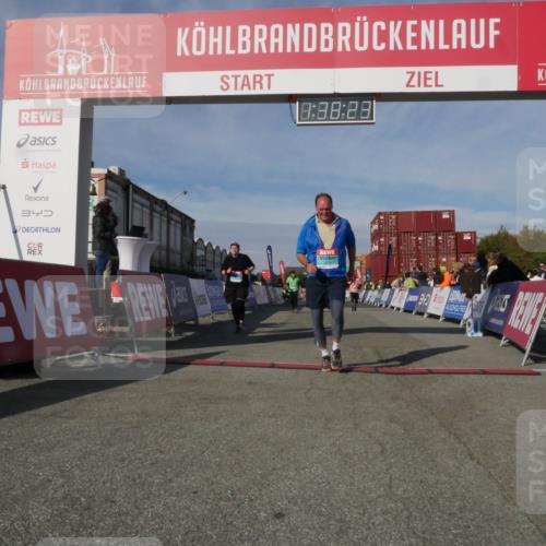 03.10.2025 - Köhlbrandbrückenlauf Matties Gatica Varas http://msf.ph/oto/9171681 03.10.2025 10:38:25 Ziel 2453, 2602, 3097 meine-sportfotos.de