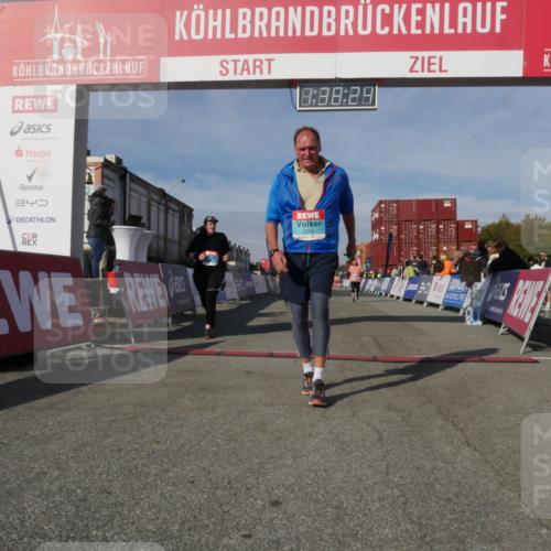 03.10.2025 - Köhlbrandbrückenlauf Matties Gatica Varas http://msf.ph/oto/9171686 03.10.2025 10:38:26 Ziel 2453, 2602, 3097 meine-sportfotos.de