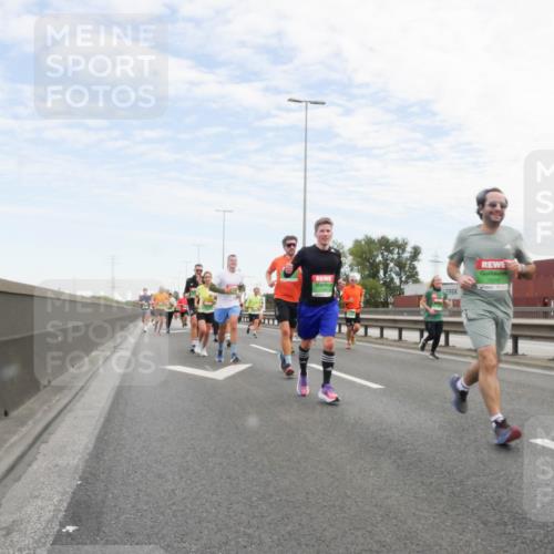 03.10.2025 - Köhlbrandbrückenlauf Matties Gatica Varas http://msf.ph/oto/9171689 03.10.2025 15:17:50 Position 3  meine-sportfotos.de