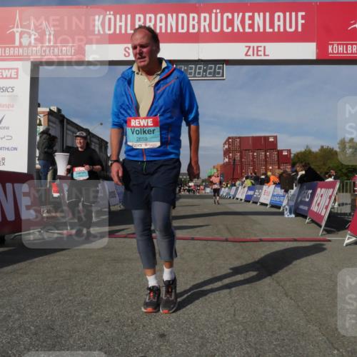 03.10.2025 - Köhlbrandbrückenlauf Matties Gatica Varas http://msf.ph/oto/9171690 03.10.2025 10:38:26 Ziel 2453, 2602, 3097 meine-sportfotos.de