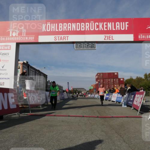 03.10.2025 - Köhlbrandbrückenlauf Matties Gatica Varas http://msf.ph/oto/9171692 03.10.2025 10:38:29 Ziel 2453, 2527, 3097 meine-sportfotos.de