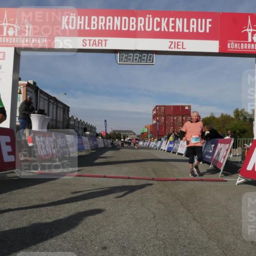 03.10.2025 - Köhlbrandbrückenlauf Matties Gatica Varas http://msf.ph/oto/9171694 03.10.2025 10:38:32 Ziel 2527, 3095 meine-sportfotos.de