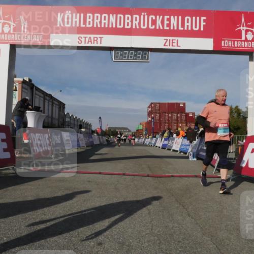 03.10.2025 - Köhlbrandbrückenlauf Matties Gatica Varas http://msf.ph/oto/9171698 03.10.2025 10:38:32 Ziel 2527, 3095 meine-sportfotos.de