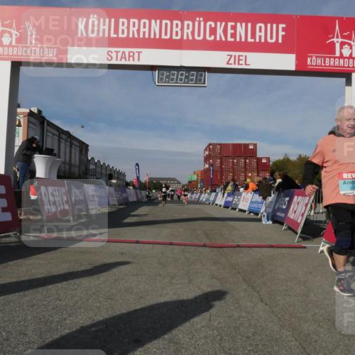 03.10.2025 - Köhlbrandbrückenlauf Matties Gatica Varas http://msf.ph/oto/9171700 03.10.2025 10:38:33 Ziel 2527, 2662, 3095 meine-sportfotos.de