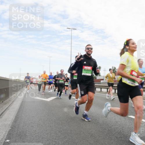 03.10.2025 - Köhlbrandbrückenlauf Matties Gatica Varas http://msf.ph/oto/9171701 03.10.2025 15:17:53 Position 3 9216 meine-sportfotos.de