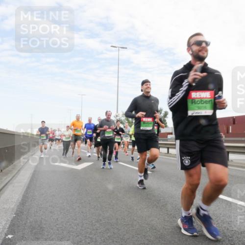 03.10.2025 - Köhlbrandbrückenlauf Matties Gatica Varas http://msf.ph/oto/9171702 03.10.2025 15:17:54 Position 3 9216 meine-sportfotos.de