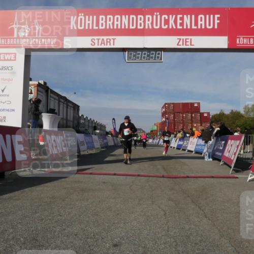 03.10.2025 - Köhlbrandbrückenlauf Matties Gatica Varas http://msf.ph/oto/9171709 03.10.2025 10:38:40 Ziel 2042, 2440, 2527, 2662, 2859, 2860, 3095, 3621 meine-sportfotos.de