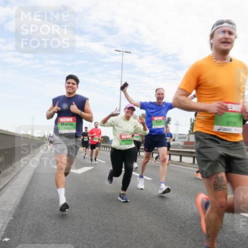 03.10.2025 - Köhlbrandbrückenlauf Matties Gatica Varas http://msf.ph/oto/9171712 03.10.2025 15:17:56 Position 3 7425, 98730 meine-sportfotos.de