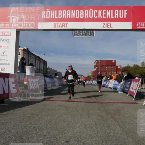 03.10.2025 - Köhlbrandbrückenlauf Matties Gatica Varas http://msf.ph/oto/9171713 03.10.2025 10:38:41 Ziel 2042, 2440, 2527, 2626, 2627, 2662, 2859, 2860, 3095, 3621 meine-sportfotos.de