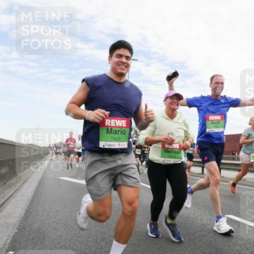 03.10.2025 - Köhlbrandbrückenlauf Matties Gatica Varas http://msf.ph/oto/9171714 03.10.2025 15:17:57 Position 3 7425, 9218, 7333 meine-sportfotos.de