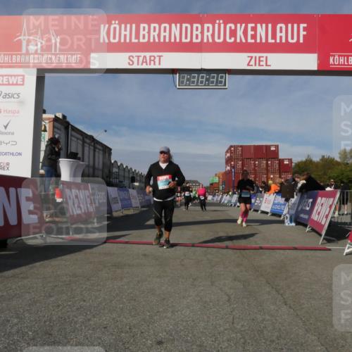 03.10.2025 - Köhlbrandbrückenlauf Matties Gatica Varas http://msf.ph/oto/9171715 03.10.2025 10:38:41 Ziel 2042, 2440, 2527, 2626, 2627, 2662, 2859, 2860, 3095, 3621 meine-sportfotos.de