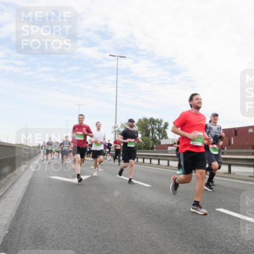 03.10.2025 - Köhlbrandbrückenlauf Matties Gatica Varas http://msf.ph/oto/9171721 03.10.2025 15:17:59 Position 3  meine-sportfotos.de