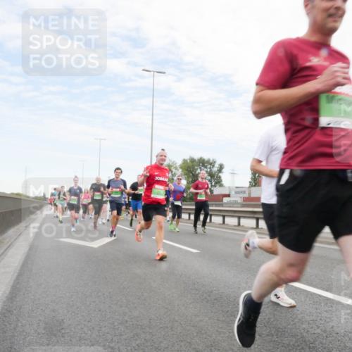 03.10.2025 - Köhlbrandbrückenlauf Matties Gatica Varas http://msf.ph/oto/9171729 03.10.2025 15:18:01 Position 3  meine-sportfotos.de