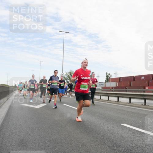 03.10.2025 - Köhlbrandbrückenlauf Matties Gatica Varas http://msf.ph/oto/9171730 03.10.2025 15:18:01 Position 3  meine-sportfotos.de