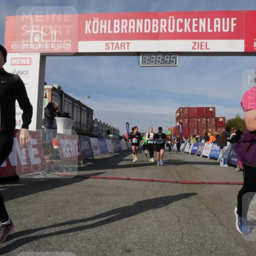 03.10.2025 - Köhlbrandbrückenlauf Matties Gatica Varas http://msf.ph/oto/9171744 03.10.2025 10:38:47 Ziel 2042, 2279, 2626, 2627, 2859, 2860, 3437, 3438, 3442, 3621 meine-sportfotos.de