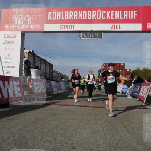 03.10.2025 - Köhlbrandbrückenlauf Matties Gatica Varas http://msf.ph/oto/9171750 03.10.2025 10:38:49 Ziel 2279, 2575, 2626, 2627, 2859, 2860, 3040, 3437, 3438, 3442, 3621 meine-sportfotos.de