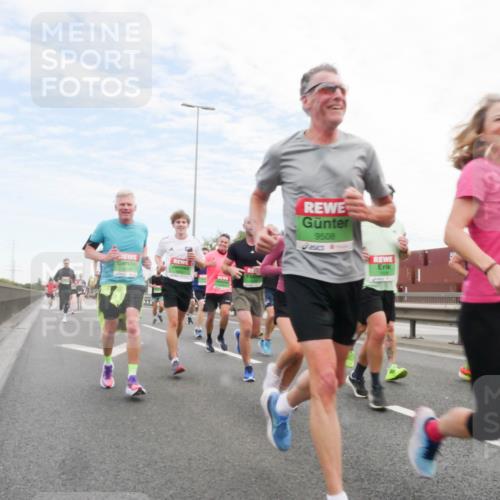 03.10.2025 - Köhlbrandbrückenlauf Matties Gatica Varas http://msf.ph/oto/9171753 03.10.2025 15:18:07 Position 3 9508 meine-sportfotos.de