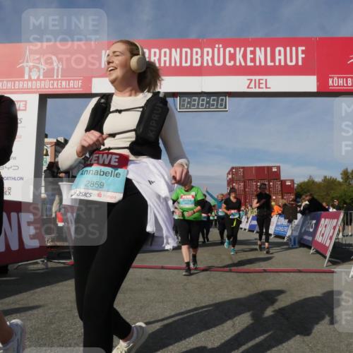 03.10.2025 - Köhlbrandbrückenlauf Matties Gatica Varas http://msf.ph/oto/9171762 03.10.2025 10:38:52 Ziel 2279, 2434, 2575, 2626, 2627, 3040, 3437, 3438, 3442, 3475 meine-sportfotos.de