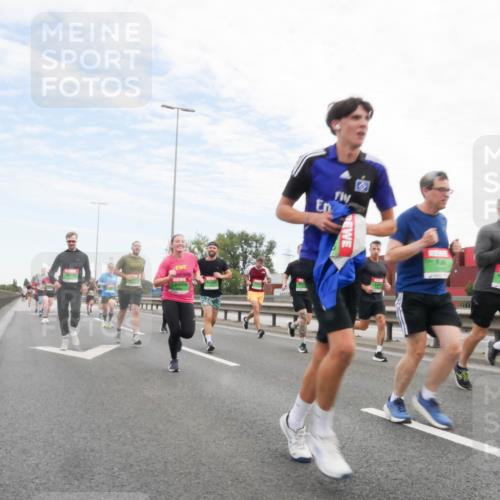 03.10.2025 - Köhlbrandbrückenlauf Matties Gatica Varas http://msf.ph/oto/9171763 03.10.2025 15:18:09 Position 3  meine-sportfotos.de
